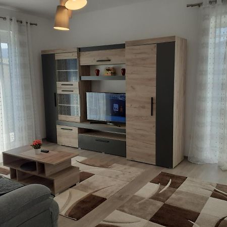 Sara Apartman Livezeni  Екстер'єр фото
