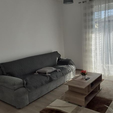 Sara Apartman Livezeni  Екстер'єр фото