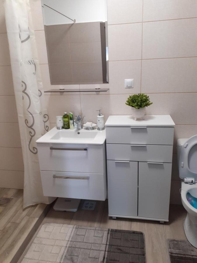 Sara Apartman Livezeni  Екстер'єр фото