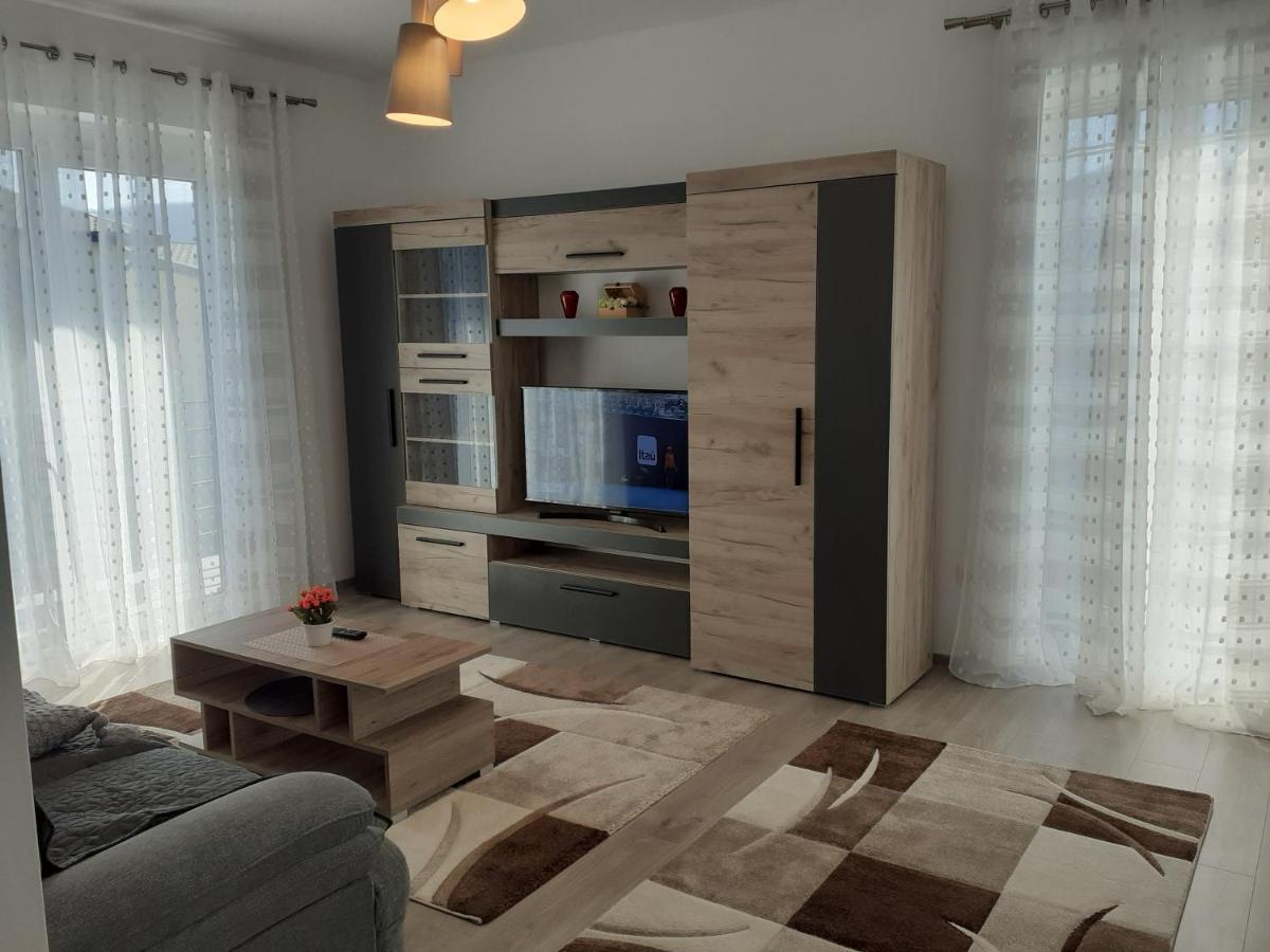 Sara Apartman Livezeni  Екстер'єр фото