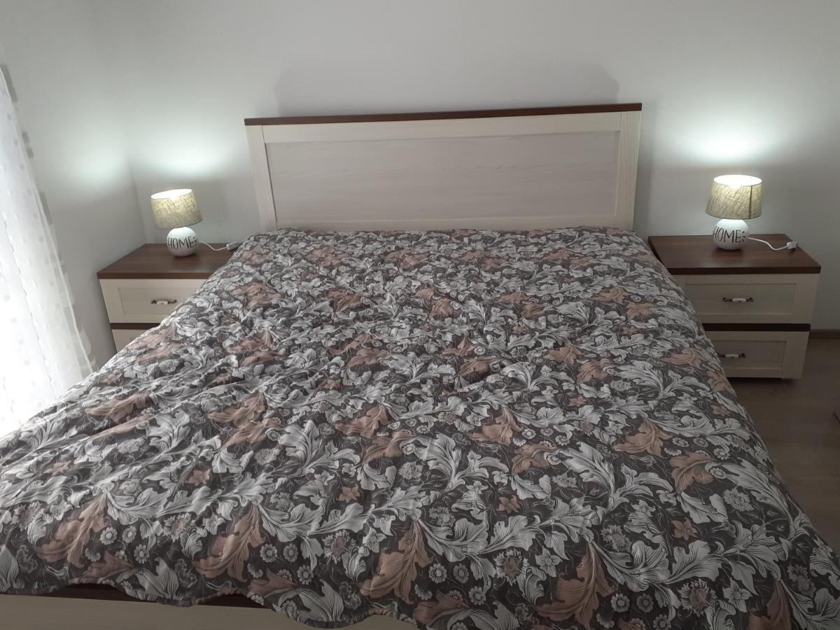 Sara Apartman Livezeni  Екстер'єр фото