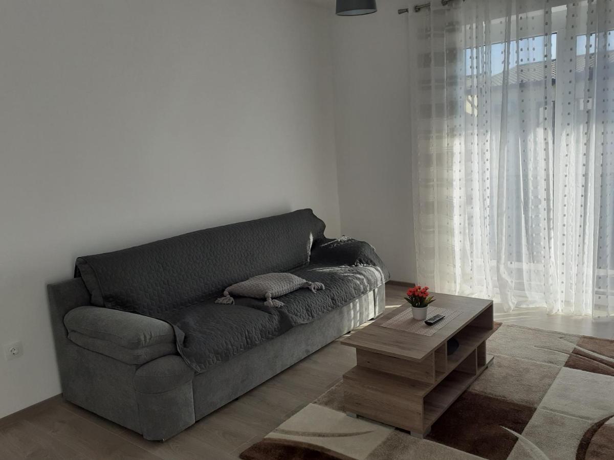 Sara Apartman Livezeni  Екстер'єр фото